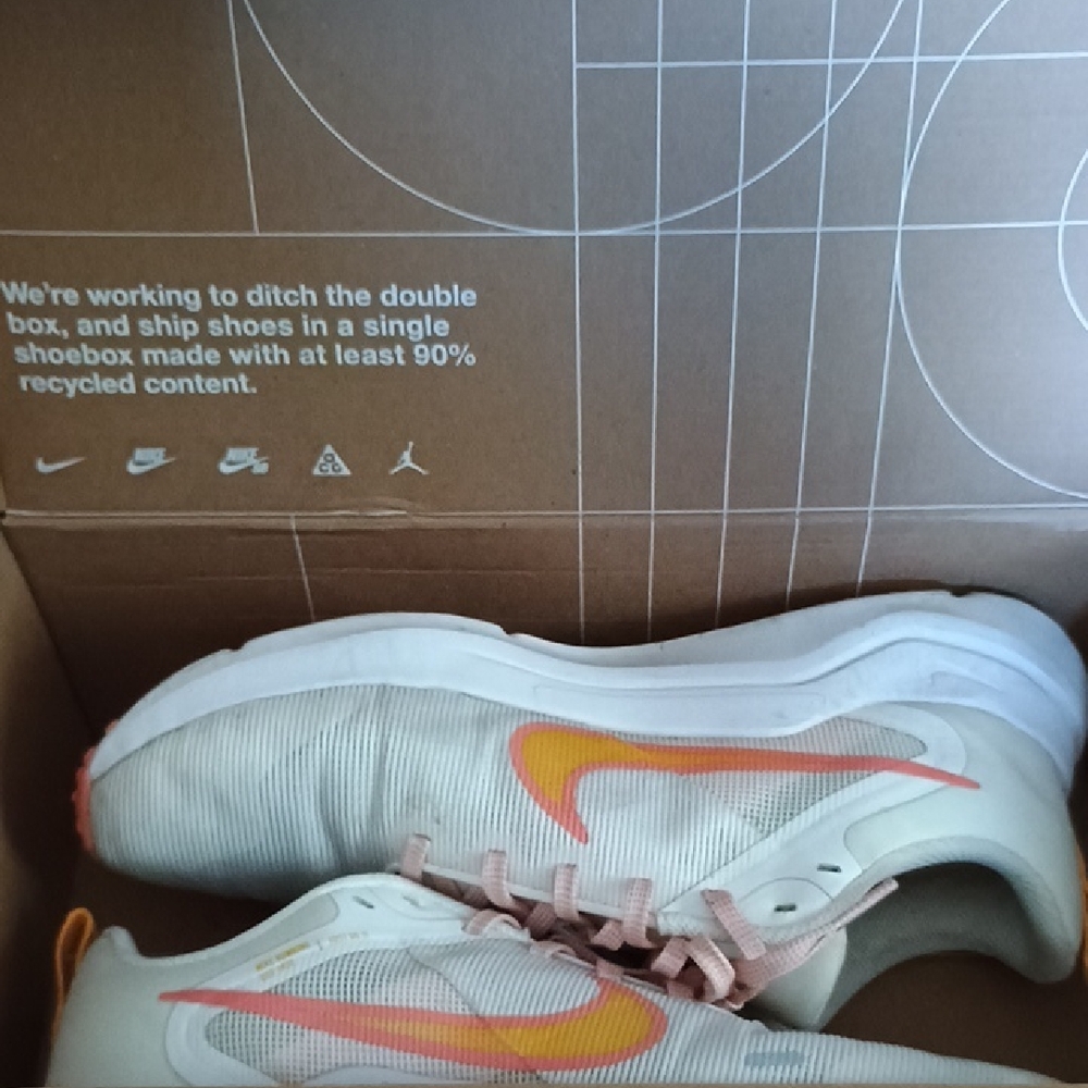 Nike Women's White and Pink Sneakers